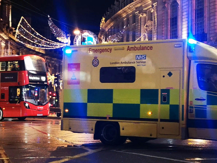 analisis detallado de las exclusivas camisetas de george v paris idescubre la elegancia en cada detalle