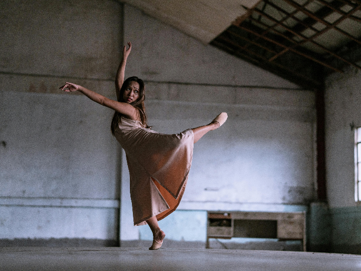 analisis y comparativa de los mejores disfraces de superwoman para mujer en el mundo de la danza y el baile