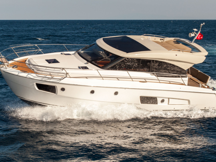 barcos a motor selva