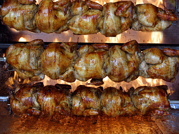 comida para llevar en asador de pollos la carreta