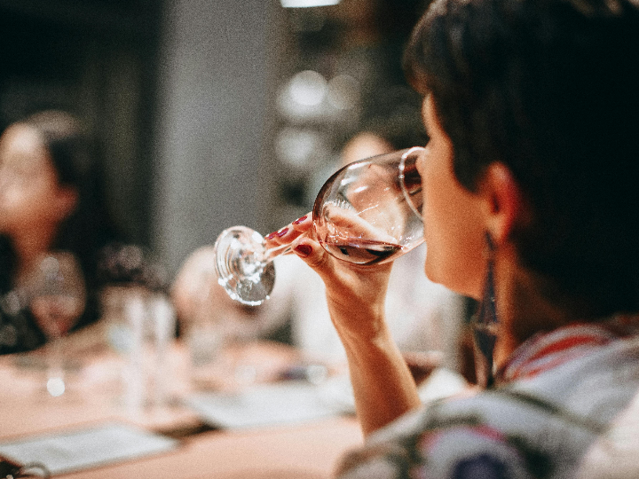 como oxigenar un vino para beberlo en su punto optimo