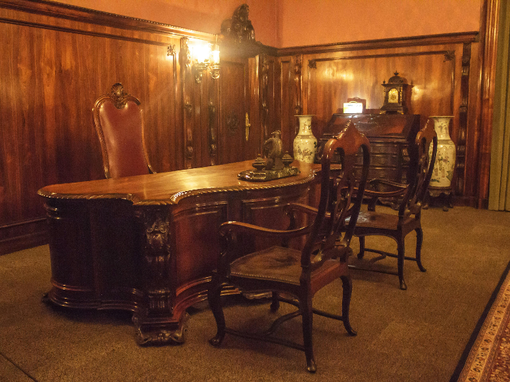 descubre los diferentes tipos de sillas antiguas y su historia