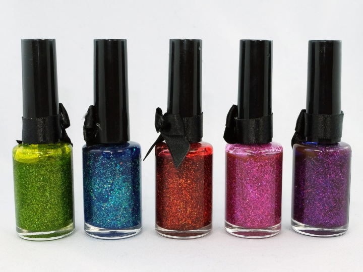 essie nail polish with blue green yellow hues off tropic 13 50 ml