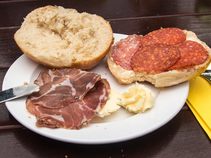 plato estrella el lomo embuchado en la gastronomia espanola